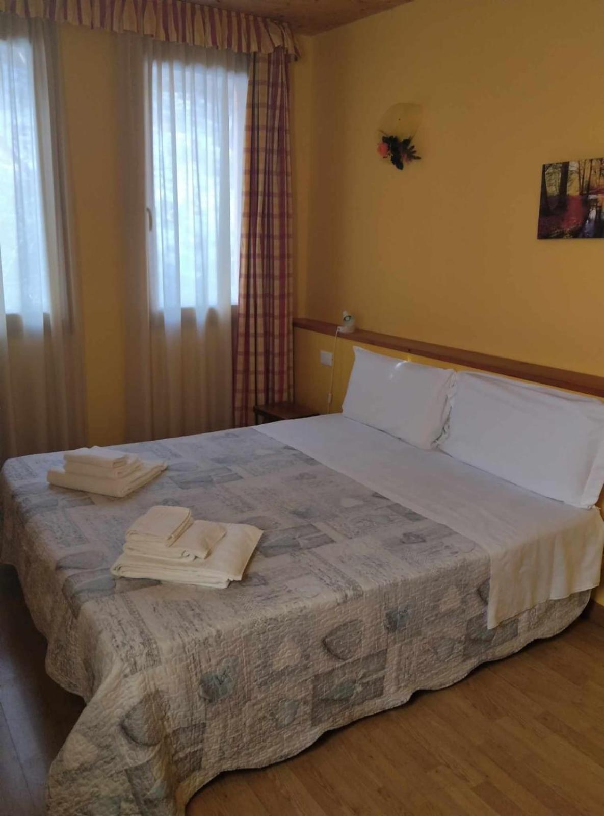 Hotel Chalet Casa Cesana Cesana Torinese Buitenkant foto